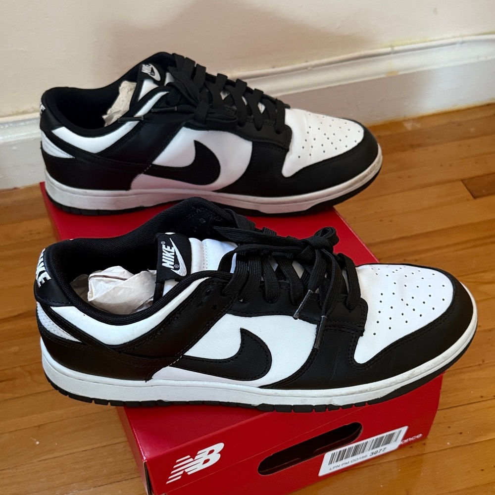 Nike Men's Black and White Sneakers